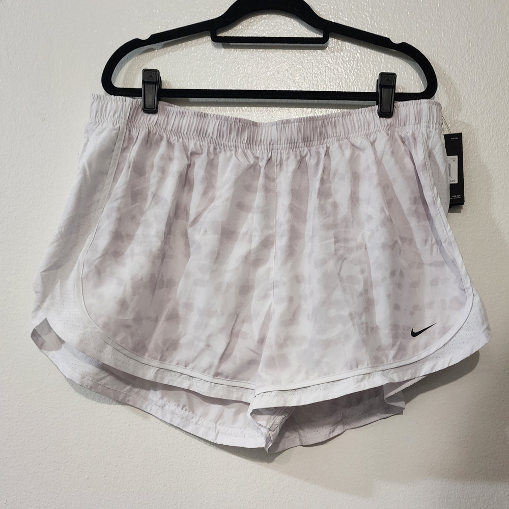 Nike Plus Size Tempo Shorts SKU BV6702-094 sz 2x nwt